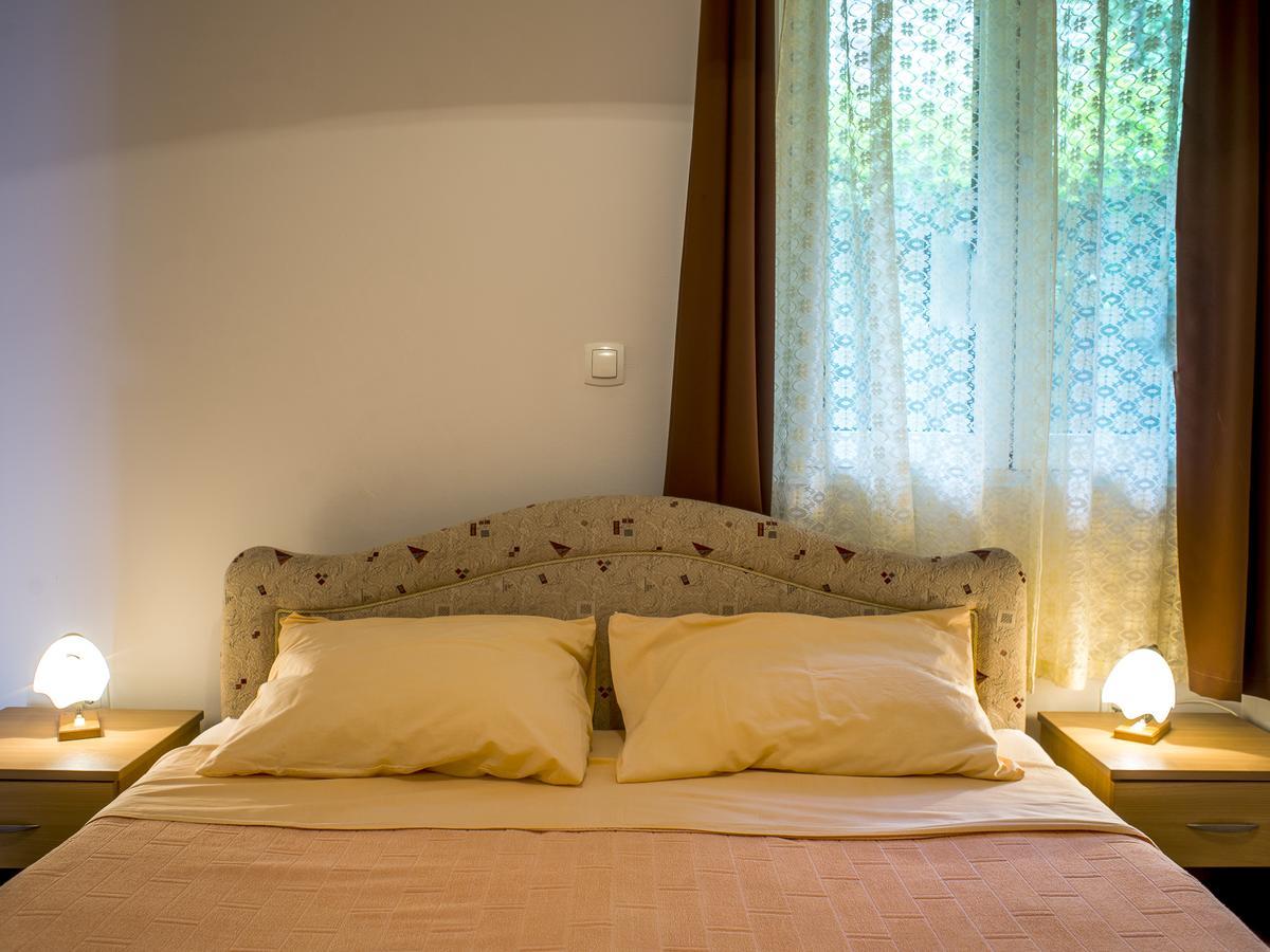 Apartments Villa Radonic Дони-Моринь Экстерьер фото